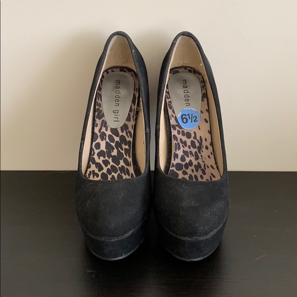 Black Velvet platform heel